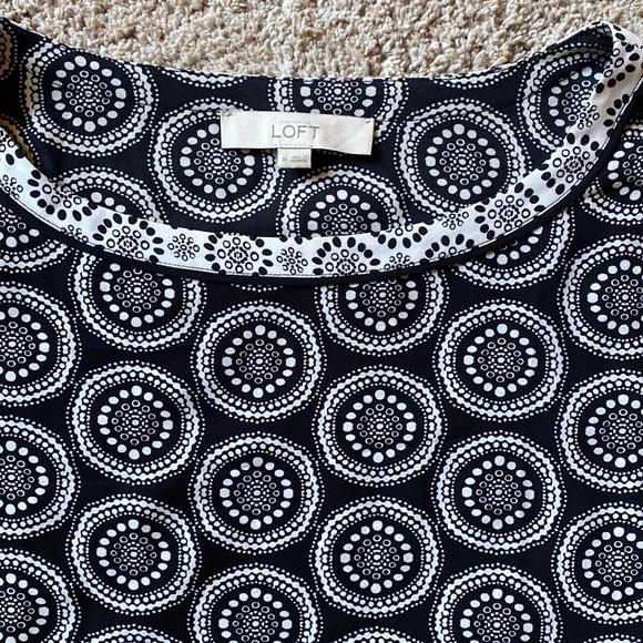 Loft blouse, great should detail in opposite pattern! Button close on sleeve. - Picture 2 of 4